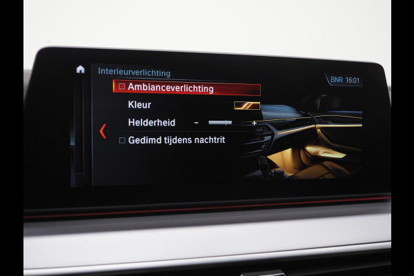 BMW 5 Serie Touring 520i Executive | Leder | Harman/Kardon | Sfeerlicht | Virtual | Stoelverwarming | LED | Carplay