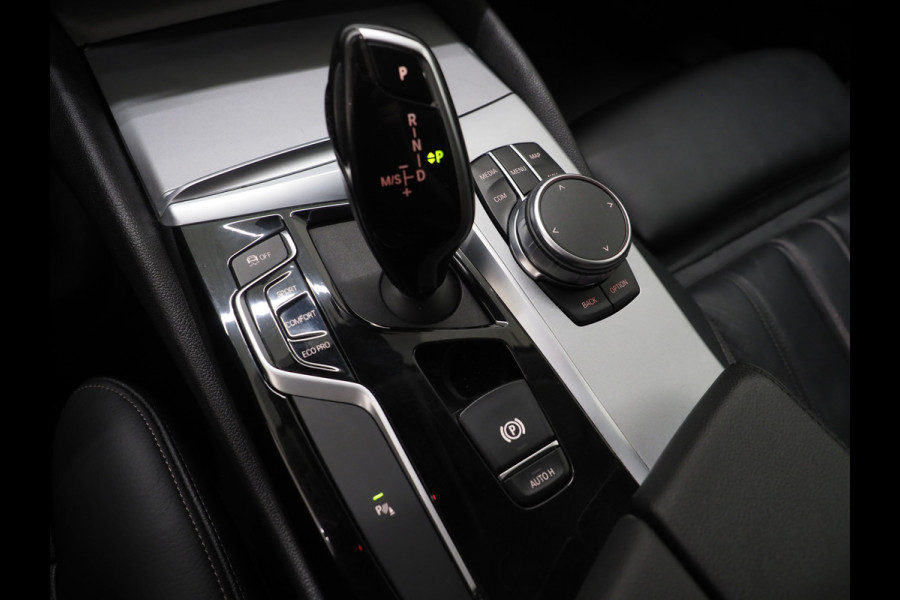 BMW 5 Serie Touring 520i Executive | Leder | Harman/Kardon | Sfeerlicht | Virtual | Stoelverwarming | LED | Carplay