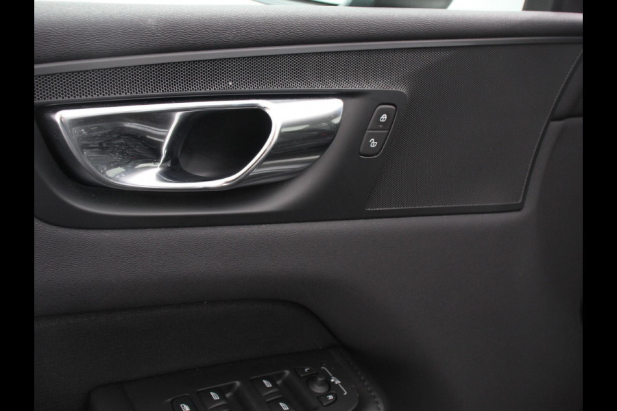 Volvo XC60 2.0 B4 Automaat Momentum Apple Carplay / Android Auto Adaptive Cruise Control Camera Lane/Side Assist Elektrische Achterklep Stoelverwarming
