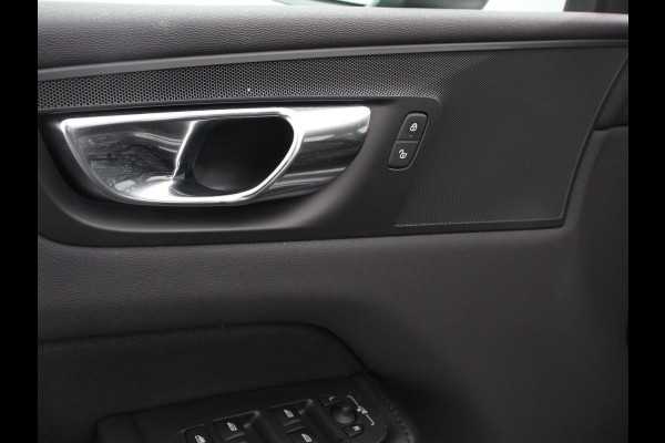 Volvo XC60 2.0 B4 Automaat Momentum Apple Carplay / Android Auto Adaptive Cruise Control Camera Lane/Side Assist Elektrische Achterklep Stoelverwarming