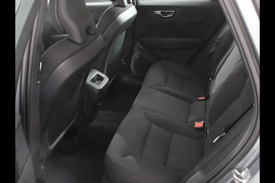 Volvo XC60 2.0 B4 Automaat Momentum Apple Carplay / Android Auto Adaptive Cruise Control Camera Lane/Side Assist Elektrische Achterklep Stoelverwarming