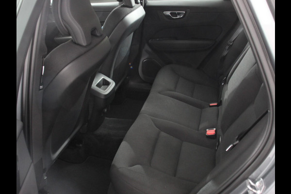 Volvo XC60 2.0 B4 Automaat Momentum Apple Carplay / Android Auto Adaptive Cruise Control Camera Lane/Side Assist Elektrische Achterklep Stoelverwarming