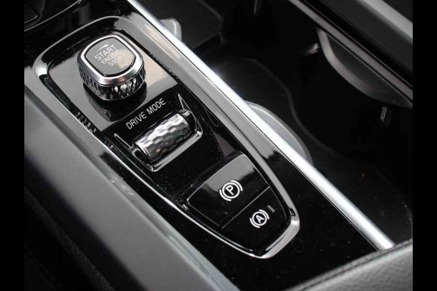 Volvo XC60 2.0 B4 Automaat Momentum Apple Carplay / Android Auto Adaptive Cruise Control Camera Lane/Side Assist Elektrische Achterklep Stoelverwarming