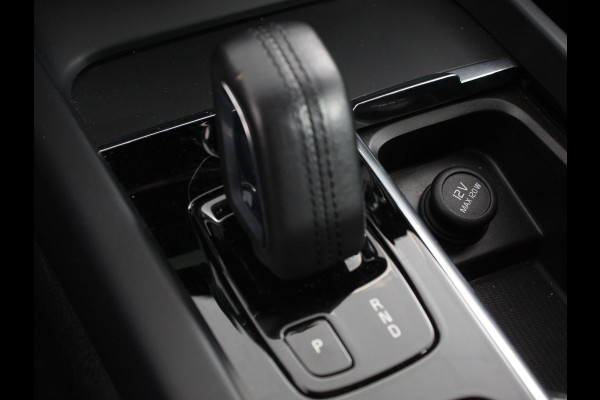Volvo XC60 2.0 B4 Automaat Momentum Apple Carplay / Android Auto Adaptive Cruise Control Camera Lane/Side Assist Elektrische Achterklep Stoelverwarming