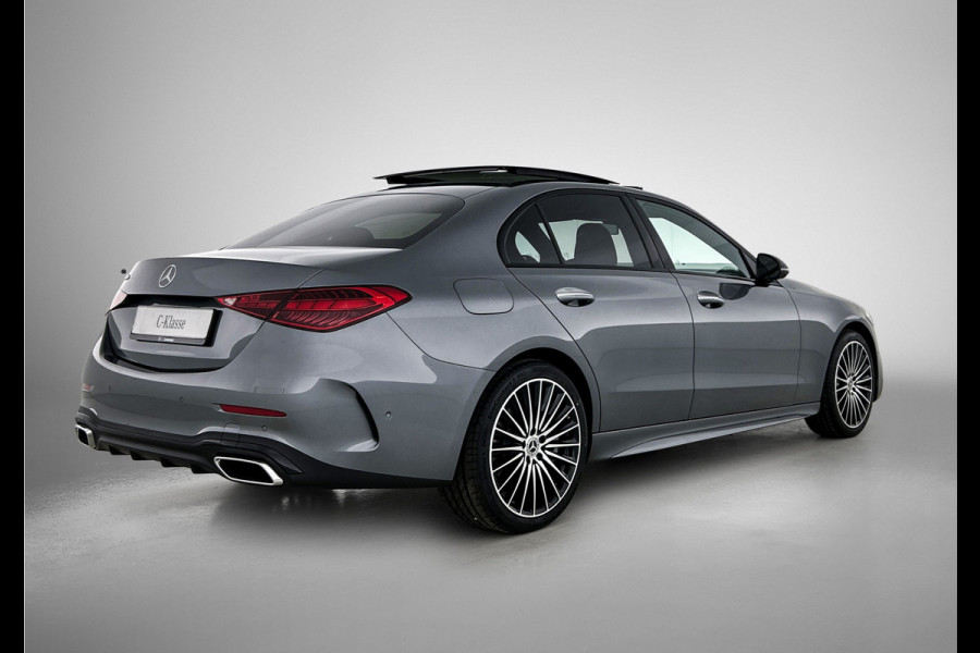 Mercedes-Benz C-Klasse 300 e 140 Years Edition | Comfortpakket Plus | Nightpakket | Winterpakket | Parkeerpakket met 360°-camera | Panoramaschuifdak | 360° camera | Warmtewerend, donkergetint glas | 19" multispaaks lichtmetalen AMG-velgen |
