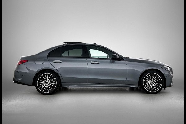 Mercedes-Benz C-Klasse 300 e 140 Years Edition | Comfortpakket Plus | Nightpakket | Winterpakket | Parkeerpakket met 360°-camera | Panoramaschuifdak | 360° camera | Warmtewerend, donkergetint glas | 19" multispaaks lichtmetalen AMG-velgen |