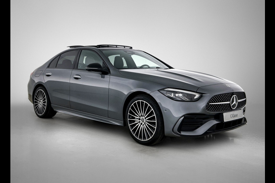 Mercedes-Benz C-Klasse 300 e 140 Years Edition | Comfortpakket Plus | Nightpakket | Winterpakket | Parkeerpakket met 360°-camera | Panoramaschuifdak | 360° camera | Warmtewerend, donkergetint glas | 19" multispaaks lichtmetalen AMG-velgen |