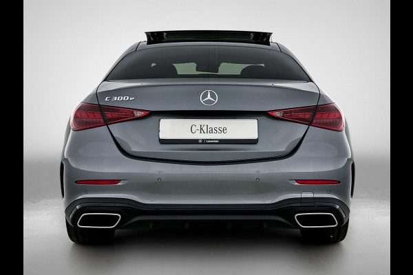 Mercedes-Benz C-Klasse 300 e 140 Years Edition | Comfortpakket Plus | Nightpakket | Winterpakket | Parkeerpakket met 360°-camera | Panoramaschuifdak | 360° camera | Warmtewerend, donkergetint glas | 19" multispaaks lichtmetalen AMG-velgen |