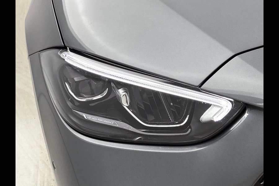 Mercedes-Benz C-Klasse 300 e 140 Years Edition | Comfortpakket Plus | Nightpakket | Winterpakket | Parkeerpakket met 360°-camera | Panoramaschuifdak | 360° camera | Warmtewerend, donkergetint glas | 19" multispaaks lichtmetalen AMG-velgen |