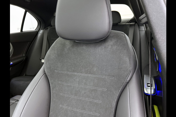 Mercedes-Benz C-Klasse 300 e 140 Years Edition | Comfortpakket Plus | Nightpakket | Winterpakket | Parkeerpakket met 360°-camera | Panoramaschuifdak | 360° camera | Warmtewerend, donkergetint glas | 19" multispaaks lichtmetalen AMG-velgen |