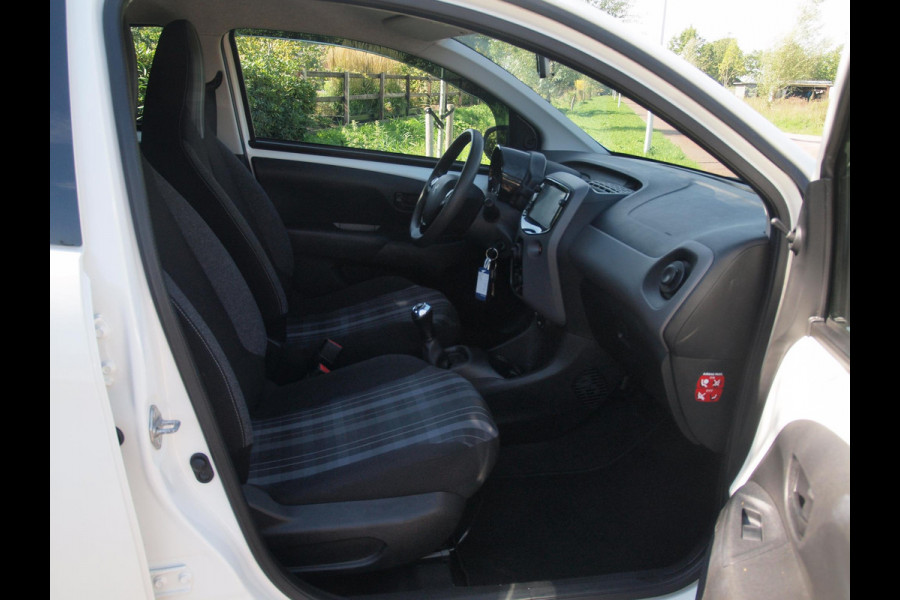 Peugeot 108 1.0 e-VTi Active | Camera | Apple Carplay | DAB | Airco | 14 Inch lichtmetalen velgen | NL-Auto |