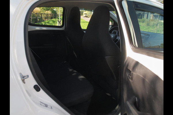 Peugeot 108 1.0 e-VTi Active | Camera | Apple Carplay | DAB | Airco | 14 Inch lichtmetalen velgen | NL-Auto |