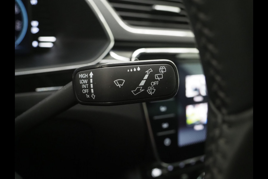Škoda Superb Combi 1.4 TSI iV Laurin & Klement | Panoramadak | Leder | Trekhaak | Stoelkoeling | Canton | Massage | 360 | Memory