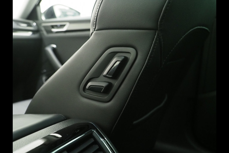 Škoda Superb Combi 1.4 TSI iV Laurin & Klement | Panoramadak | Leder | Trekhaak | Stoelkoeling | Canton | Massage | 360 | Memory