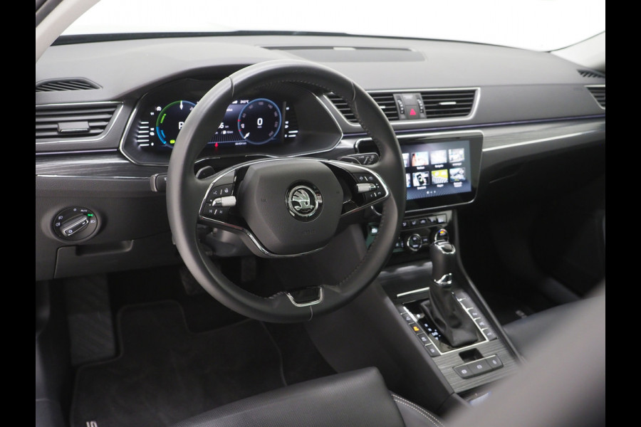 Škoda Superb Combi 1.4 TSI iV Style | Panoramadak | Leder | Trekhaak | Stoelkoeling | 360 | Memory | Keyless | Carplay