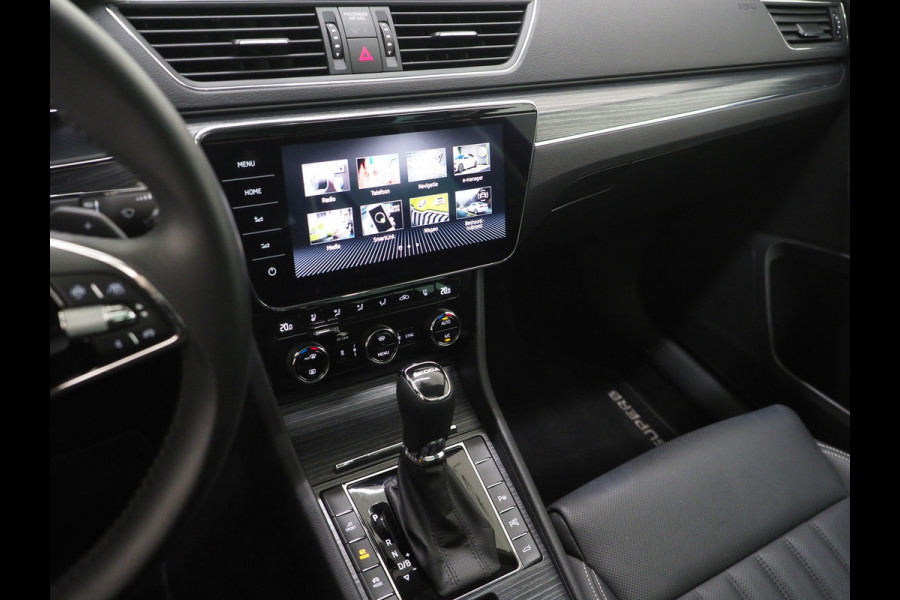 Škoda Superb Combi 1.4 TSI iV Style | Panoramadak | Leder | Trekhaak | Stoelkoeling | 360 | Memory | Keyless | Carplay