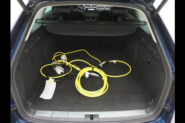 Škoda Superb Combi 1.4 TSI iV Style | Panoramadak | Leder | Trekhaak | Stoelkoeling | 360 | Memory | Keyless | Carplay