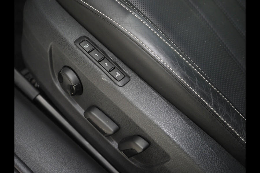 Škoda Superb Combi 1.4 TSI iV Laurin & Klement | Panoramadak | Leder | Trekhaak | Stoelkoeling | Massage | Canton | 360 | Memory