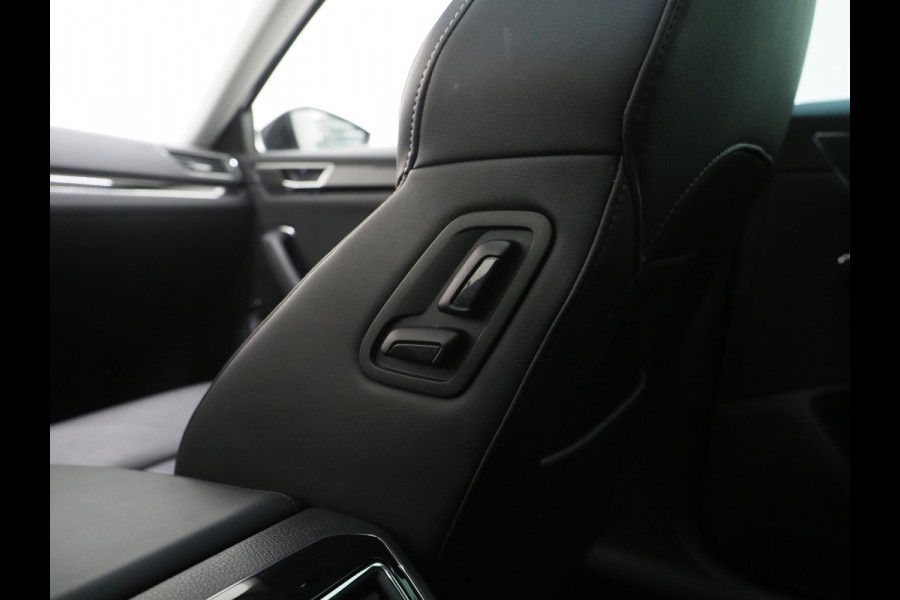 Škoda Superb Combi 1.4 TSI iV Laurin & Klement | Panoramadak | Leder | Trekhaak | Stoelkoeling | Massage | Canton | 360 | Memory