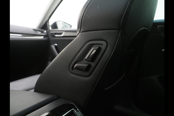 Škoda Superb Combi 1.4 TSI iV Laurin & Klement | Panoramadak | Leder | Trekhaak | Stoelkoeling | Massage | Canton | 360 | Memory