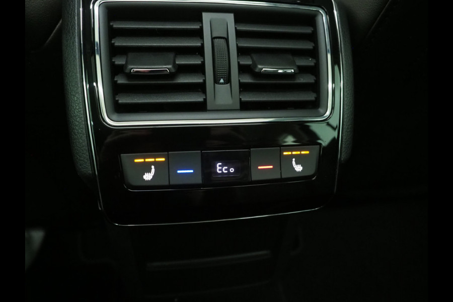 Škoda Superb Combi 1.4 TSI iV Laurin & Klement | Panoramadak | Leder | Trekhaak | Stoelkoeling | Massage | Canton | 360 | Memory