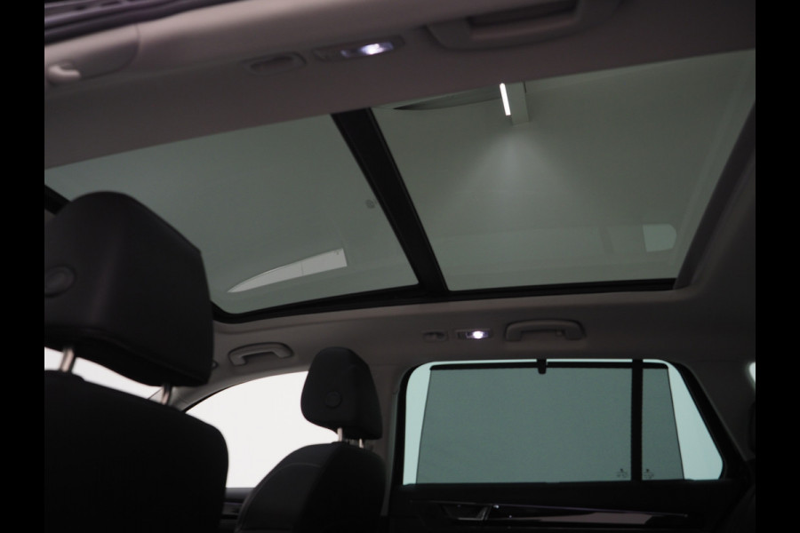 Škoda Superb Combi 1.4 TSI iV Laurin & Klement | Panoramadak | Leder | Trekhaak | Stoelkoeling | Massage | Canton | 360 | Memory