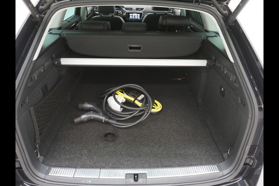 Škoda Superb Combi 1.4 TSI iV Laurin & Klement | Panoramadak | Leder | Trekhaak | Stoelkoeling | Massage | Canton | 360 | Memory