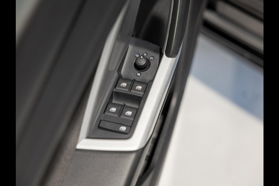 Audi Q3 Sportback 35 TFSI Business Edition / 150pk / Stuur verwarming / Dodehoek assistent / Automatische klimaatregeling /