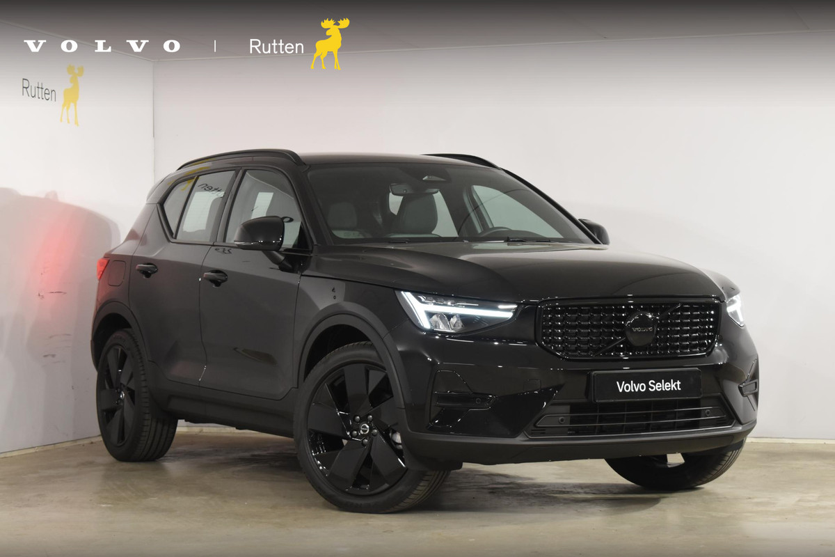 Volvo XC40 B3 177PK Automaat Plus Black Edition / Cruise control / Harman Kardon / 20'' velgen / Elektrisch verstelbare stoelen met geheugen / Stoel- en stuurverwarming