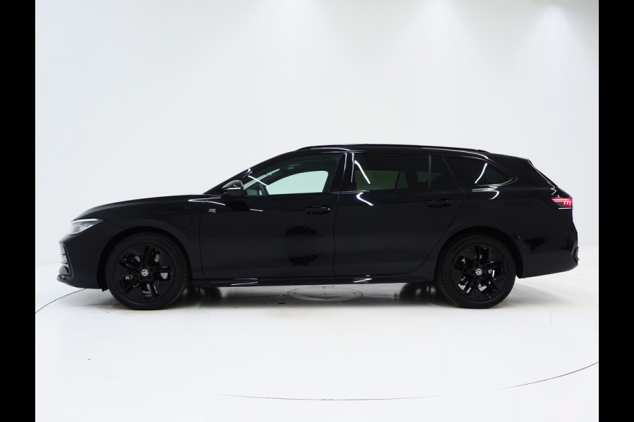 Volkswagen Passat Variant 1.5 eHybrid R-Line Edition | 5 Jaar Garantie | Panoramadak | Trekhaak | Massage | Camera | HUD | Sfeerlicht | Keyless