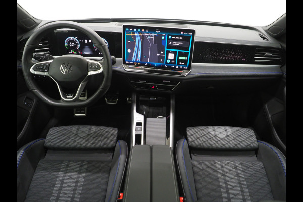 Volkswagen Passat Variant 1.5 eHybrid R-Line Edition | 5 Jaar Garantie | Panoramadak | Trekhaak | Massage | Camera | HUD | Sfeerlicht | Keyless