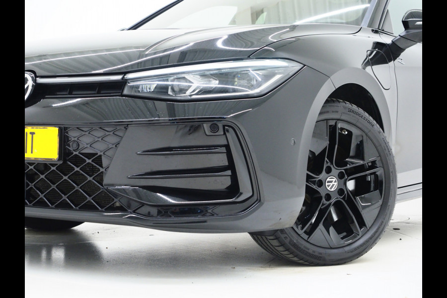 Volkswagen Passat Variant 1.5 eHybrid R-Line Edition | 5 Jaar Garantie | Panoramadak | Trekhaak | Massage | Camera | HUD | Sfeerlicht | Keyless