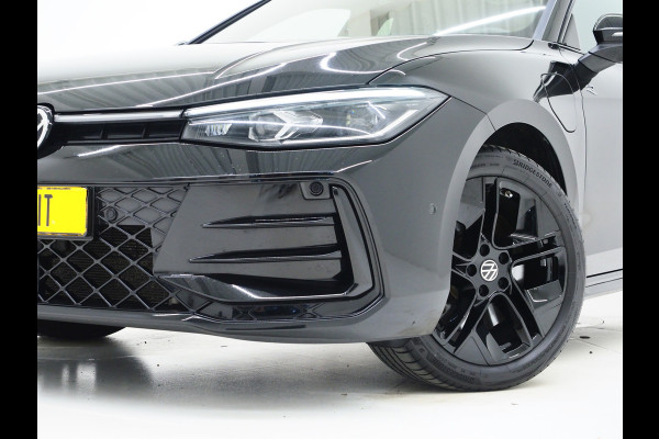 Volkswagen Passat Variant 1.5 eHybrid R-Line Edition | 5 Jaar Garantie | Panoramadak | Trekhaak | Massage | Camera | HUD | Sfeerlicht | Keyless