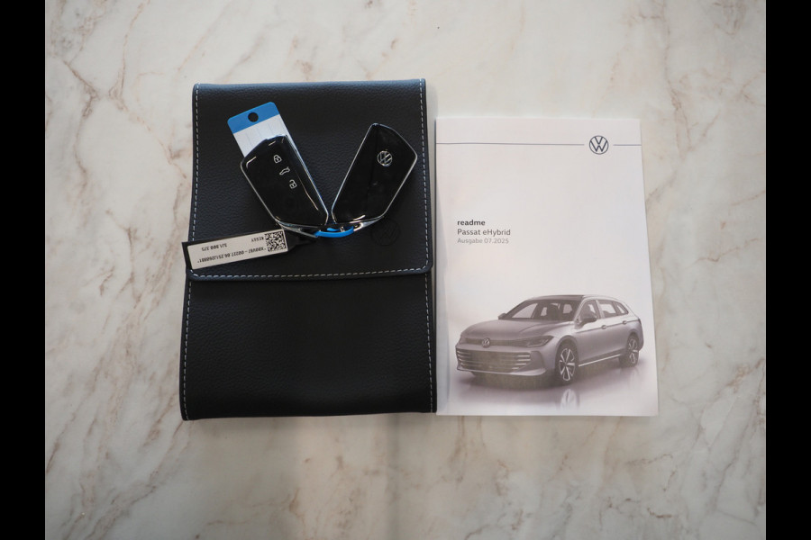 Volkswagen Passat Variant 1.5 eHybrid R-Line Edition | 5 Jaar Garantie | Panoramadak | Trekhaak | Massage | Camera | HUD | Sfeerlicht | Keyless