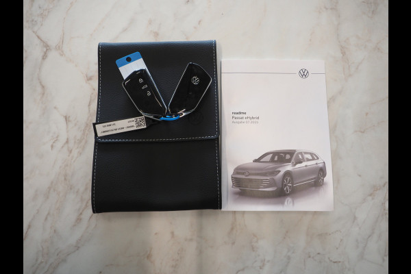 Volkswagen Passat Variant 1.5 eHybrid R-Line Edition | 5 Jaar Garantie | Panoramadak | Trekhaak | Massage | Camera | HUD | Sfeerlicht | Keyless