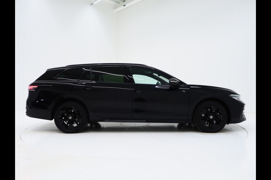 Volkswagen Passat Variant 1.5 eHybrid R-Line Edition | 5 Jaar Garantie | Panoramadak | Trekhaak | Massage | Camera | HUD | Sfeerlicht | Keyless