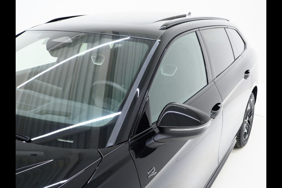 Volkswagen Passat Variant 1.5 eHybrid R-Line Edition | 5 Jaar Garantie | Panoramadak | Trekhaak | Massage | Camera | HUD | Sfeerlicht | Keyless