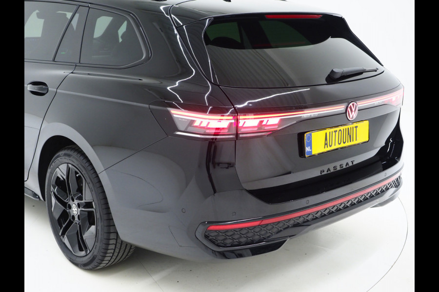 Volkswagen Passat Variant 1.5 eHybrid R-Line Edition | 5 Jaar Garantie | Panoramadak | Trekhaak | Massage | Camera | HUD | Sfeerlicht | Keyless