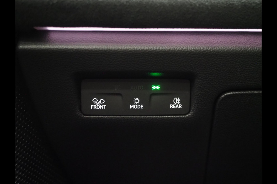 Volkswagen Passat Variant 1.5 eHybrid R-Line Edition | 5 Jaar Garantie | Panoramadak | Trekhaak | Massage | Camera | HUD | Sfeerlicht | Keyless