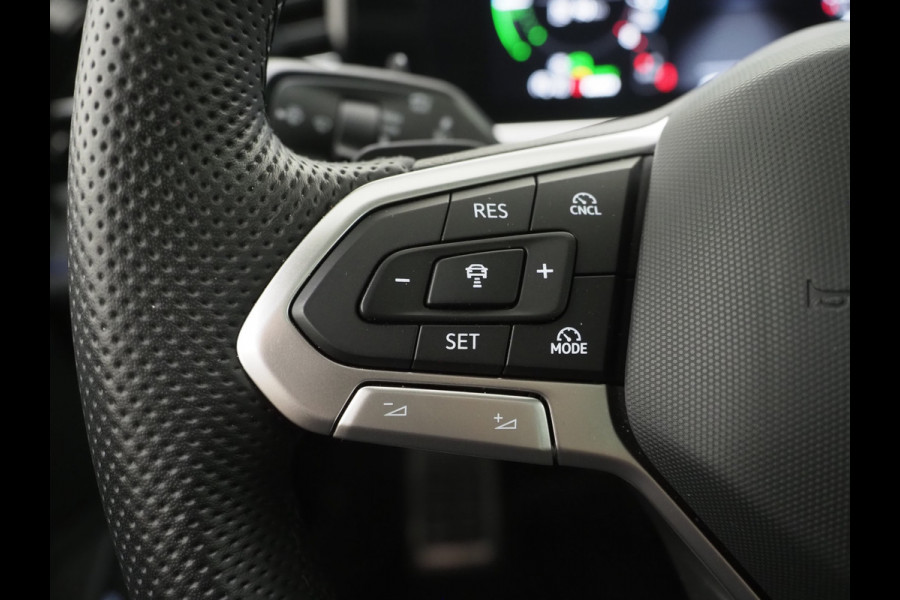 Volkswagen Passat Variant 1.5 eHybrid R-Line Edition | 5 Jaar Garantie | Panoramadak | Trekhaak | Massage | Camera | HUD | Sfeerlicht | Keyless