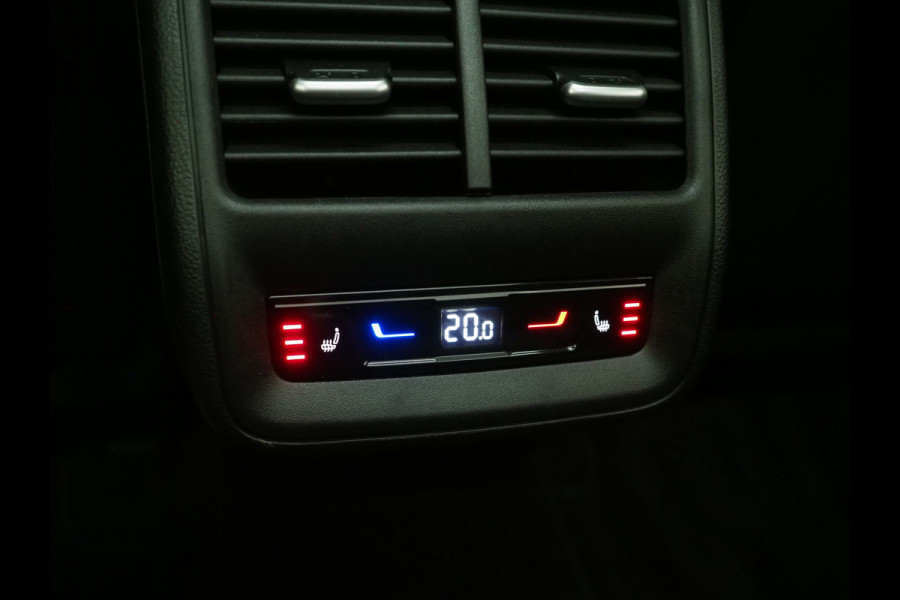 Volkswagen Passat Variant 1.5 eHybrid R-Line Edition | 5 Jaar Garantie | Panoramadak | Trekhaak | Massage | Camera | HUD | Sfeerlicht | Keyless