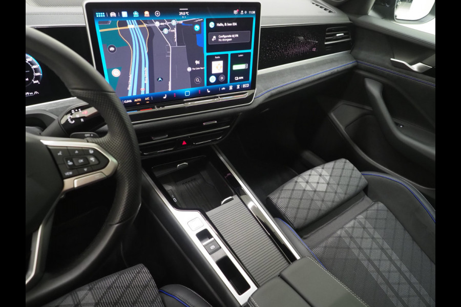 Volkswagen Passat Variant 1.5 eHybrid R-Line Edition | 5 Jaar Garantie | Panoramadak | Trekhaak | Massage | Camera | HUD | Sfeerlicht | Keyless