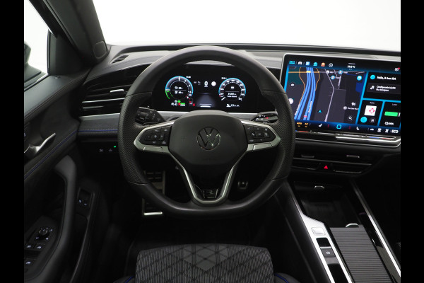 Volkswagen Passat Variant 1.5 eHybrid R-Line Edition | 5 Jaar Garantie | Panoramadak | Trekhaak | Massage | Camera | HUD | Sfeerlicht | Keyless
