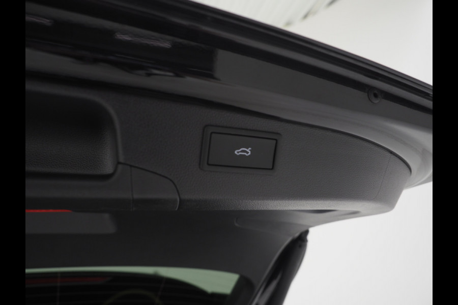 Volkswagen Passat Variant 1.5 eHybrid R-Line Edition | 5 Jaar Garantie | Panoramadak | Trekhaak | Massage | Camera | HUD | Sfeerlicht | Keyless