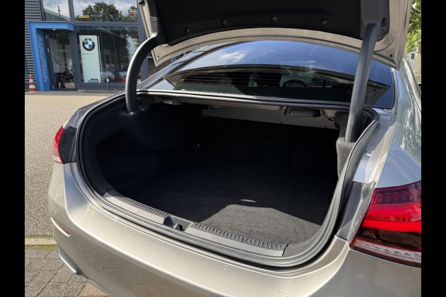 Mercedes-Benz A-Klasse 200 Business Solution VAN: € 26.900- VOOR: € 24.877,- UW HERFSTVOORDEEL: € 2.023,-| ORIG. NL NAP 2E EIG.| 58.000KM!| GLASCOATING| WIDESCREEN| CAMERA| RECENT ONDERHOUD GEHAD, DIRECT LEVERBAAR| AMG | APPLE CARPLAY/ ANDROID AUTO| DODE HOEK SENSOR|