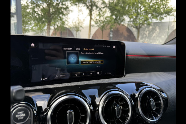 Mercedes-Benz A-Klasse 200 Business Solution VAN: € 26.900- VOOR: € 24.877,- UW HERFSTVOORDEEL: € 2.023,-| ORIG. NL NAP 2E EIG.| 58.000KM!| GLASCOATING| WIDESCREEN| CAMERA| RECENT ONDERHOUD GEHAD, DIRECT LEVERBAAR| AMG | APPLE CARPLAY/ ANDROID AUTO| DODE HOEK SENSOR|