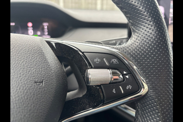 Škoda ENYAQ iV 80 / SOH 91,7% / Trekhaak / Camera / Leder / Matrix LED / 19'' / CarPlay / Stoelverwarming 4x / Dodehoek / DAB / ACC