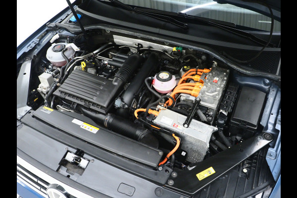 Volkswagen Passat Variant 1.4 TSI PHEV GTE | Panoramadak | Trekhaak | 360 | Massage | Memory | Keyless | Adaptive Cruise