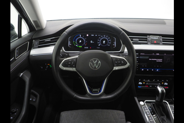 Volkswagen Passat Variant 1.4 TSI PHEV GTE | Panoramadak | Trekhaak | 360 | Massage | Memory | Keyless | Adaptive Cruise