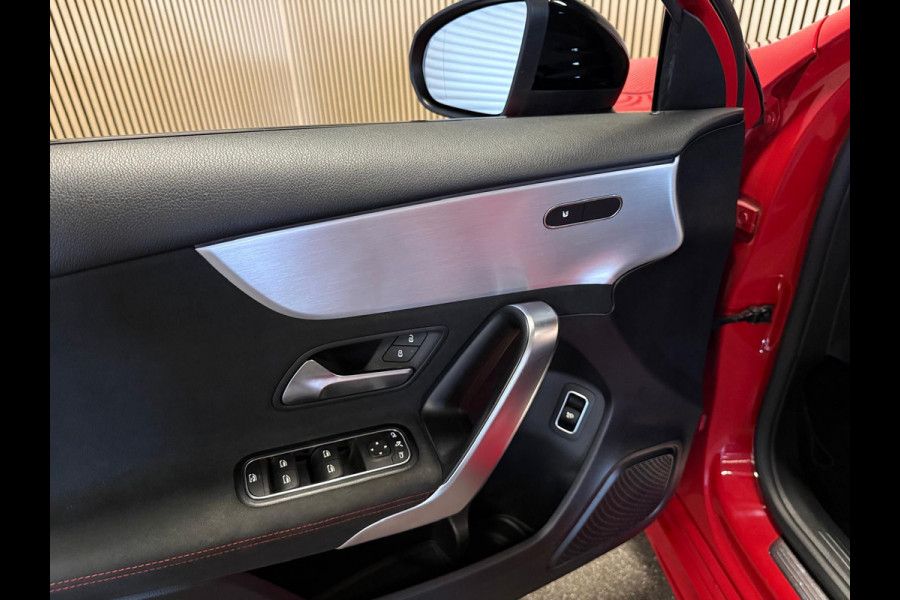 Mercedes-Benz A-Klasse 200 Sedan AMG STYLING-PANORAMA-NIGHT-CAMERA-WIDESCREEN-APPLE CARPLAY